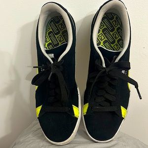 Size 10 Classic Puma Suede athletic shoes.